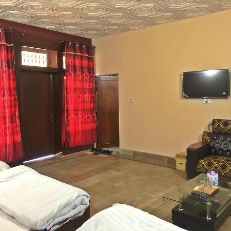 Babar House Hotel Faisalabad Exterior photo