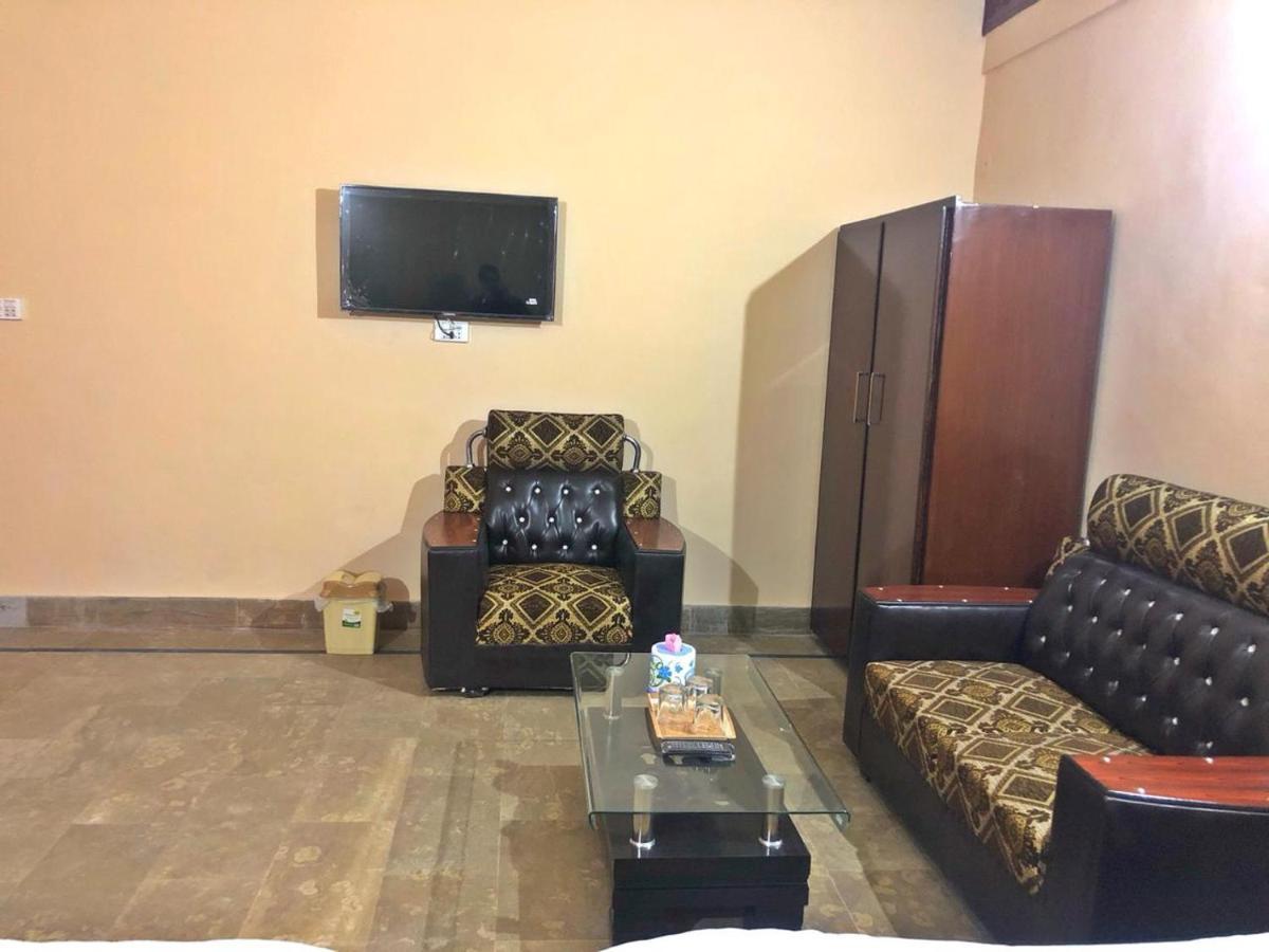 Babar House Hotel Faisalabad Exterior photo