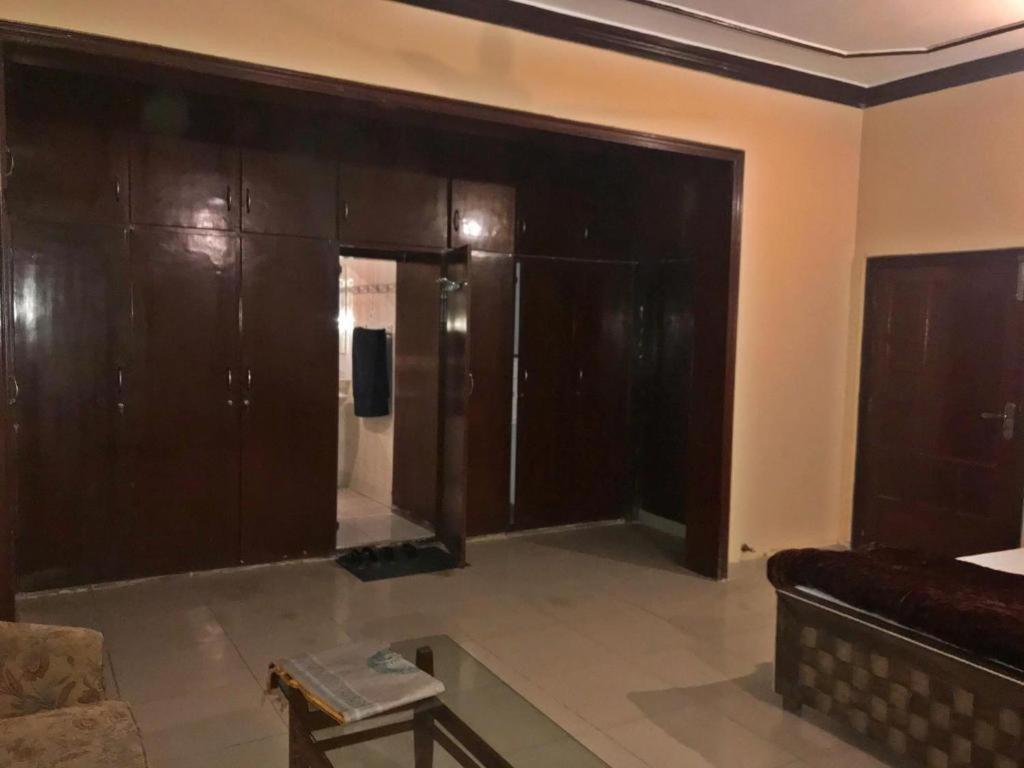 Babar House Hotel Faisalabad Exterior photo