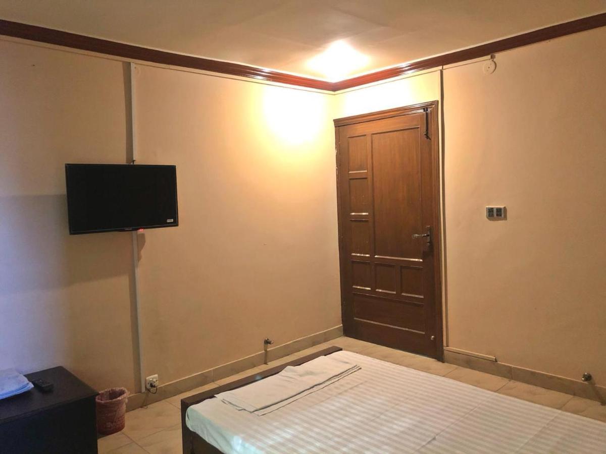 Babar House Hotel Faisalabad Exterior photo