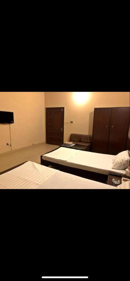 Babar House Hotel Faisalabad Exterior photo